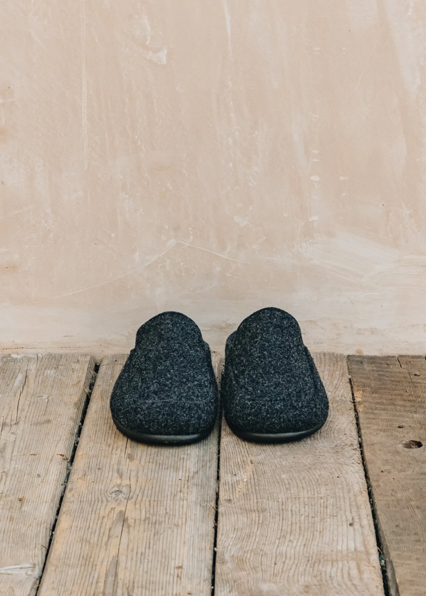 Alvar Slippers in Asphalt