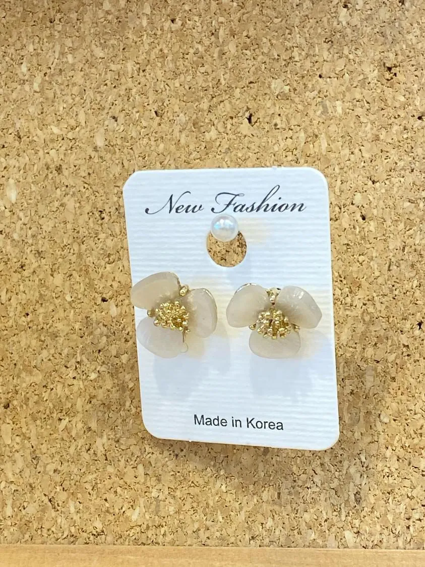 Elegant flower earrings